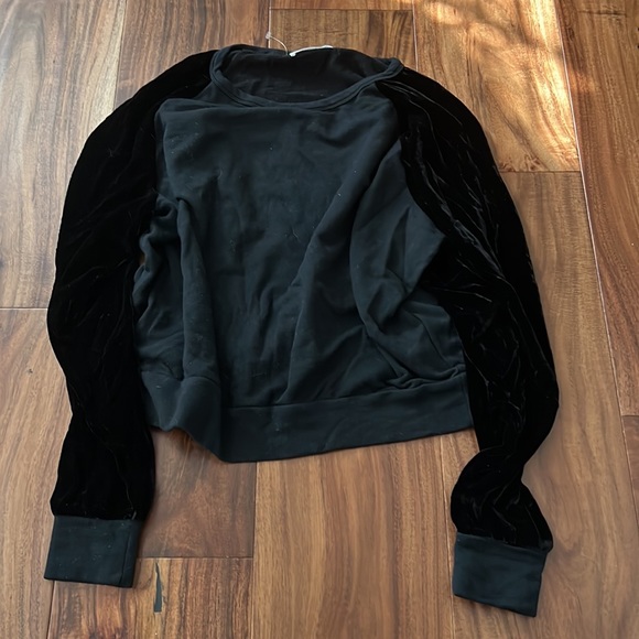 Anthropologie Velvet by Graham and Spencer Sweatshirt - Picture 3 of 3